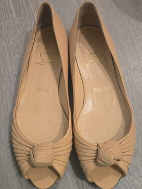 Christian Louboutin Beige/Nude Knotted Peep-Toe Flats